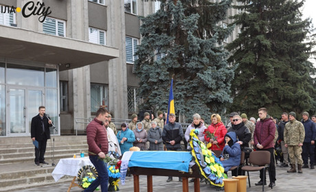 В останню путь у Смілі провели воїна та захисника Юрія Хоменка