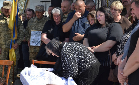 Наймолодшого сина схоронила мати – воїна чортків’янина Островського Ігоря