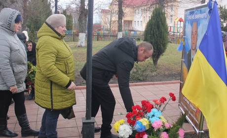 У Писарівці вшанували пам’ять загиблого на війні з росією односельчанина