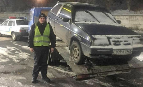 Власник, відгукнися! Невідомий залишив у Жмеринці автівку напризволяще