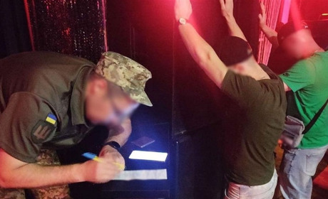 Нічна вечірка в комендантський час закінчилася повісткою до військкомату