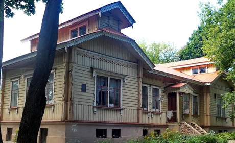 «Планувались на 10 років, а використовуються 150»: історія комплексу земських лікарень Глухова