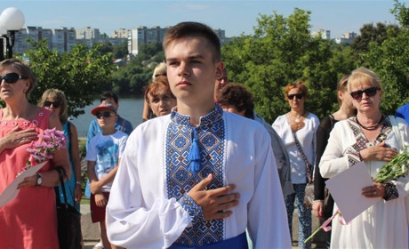 Вшанування героїв, урочистий мітинг, виставка картин і футбол: в Умані відзначили День Незалежності