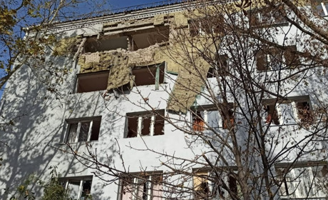 Окупанти вчергове обстріляли Херсон: поранений місцевий житель
