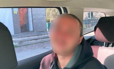 У Нетішині слідчі повідомили про підозру зловмиснику, який скоїв крадіжку мобільного телефона