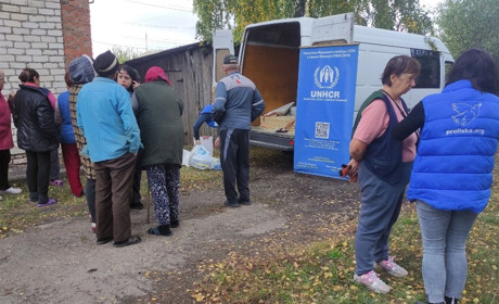 Волонтери розповіли історію бабусі Євдокії з Есмані, чиє селище обстрілюють росіяни