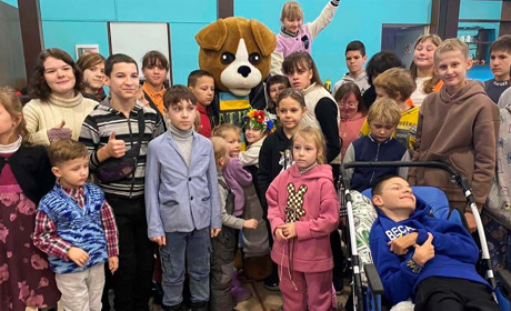 Фестиваль «Повір у себе»: діти з інвалідністю виготовили новорічні прикраси та зібрали кошти для ЗСУ