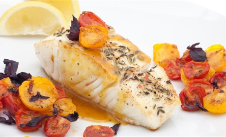 Рецепт дня: тріска, запечена з овочами