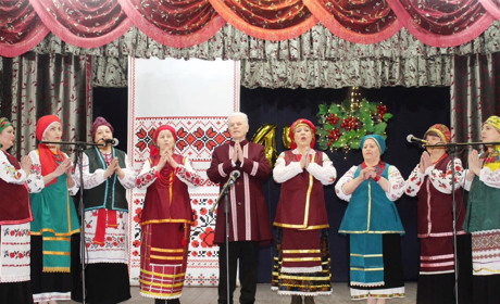 Почути народні колядування запрошує фольклорний ансамбль “Калина”