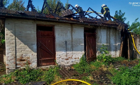 На Черкащині рятувальники ліквідували пожежі двох надвірних споруд