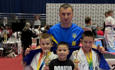 Українські каратисти тріумфували в Бухаресті: серед переможців — вихованці тренера Віталія Лежнюка