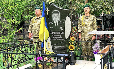 В Измаиле почтили память погибшего под Иловайском капитана Александра Светличного (видео)