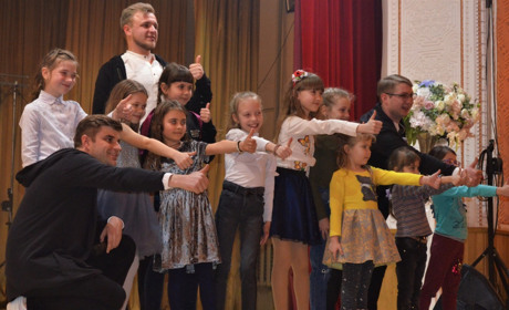 Хто і як вітали жінок Біляївської громади з нагоди 8 березня, та яка несподіванка трапилась на сцені
