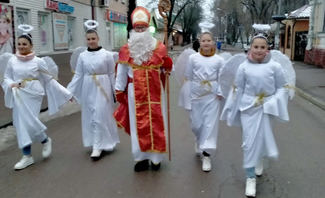 Ніжином Миколай крокував, зі святами усіх вітав!