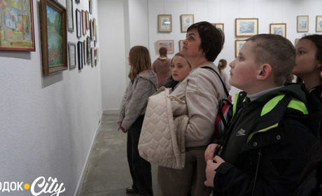 «Кольори Подільського краю»: у Городоцькому музеї презентували виставку митців Дунаєвеччини