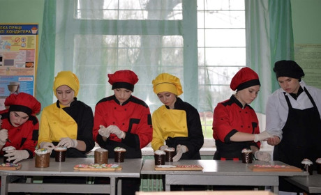 Команда катеру "Сміла" отримає великодні гостинці від смілян