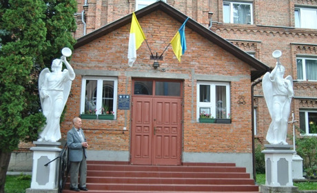 З Городка до Шаровечки: вища духовна семінарія Святого Духа переїжджає