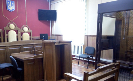 Староста та освітянка з Луганщини постануть перед судом за зраду. Що їм обіцяє Феміда