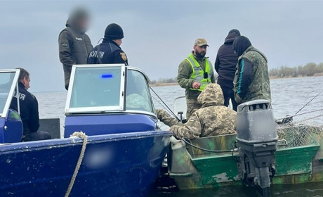 Житель Маяківської громади та одесит ловили рибу на Дністрі на "драча": збитки понад 700 тис грн