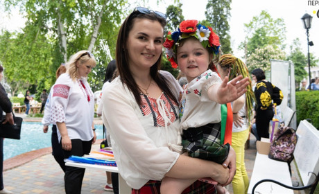 У Переяславі відзначають День вишиванки: містяни розповіли історії про свої вбрання