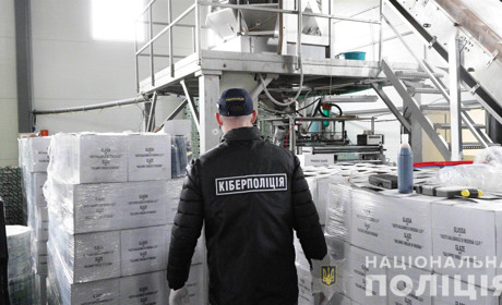 Виготовляли і збували фальсифіковані продукти харчування: у Хмельницькому викрили підпільний цех