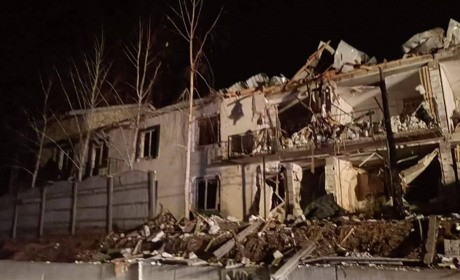 Наслідки нічної атаки на Київщині: є постраждалі, зруйновані будинки, пошкоджені авто та пожежі