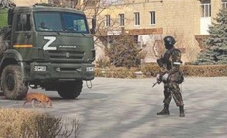 Окупанти полюють на чоловіків Генічеська, змушуючи їх підписувати контракти з Міноборони РФ