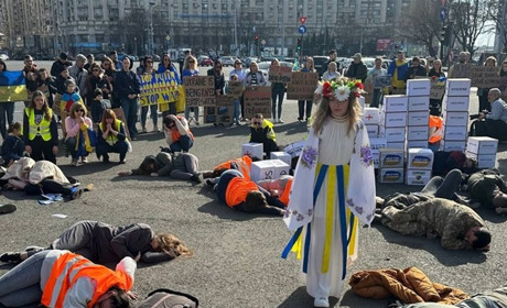 Южненці взяли участь у мітингу в Бухаресті, який був присвячений війні в Україні (ФОТО)