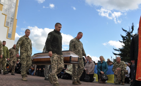 Остання дорога додому воїна з Чорткова Махневича Назарія довжиною у п`ять місяців