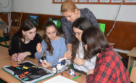 SMART-техніка в міських школах: як використовується, і що про неї кажуть вчителі та учні