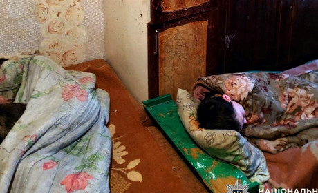 У матері вилучили п’ятьох дітей: жебракували у Славуті та жили в антисанітарії