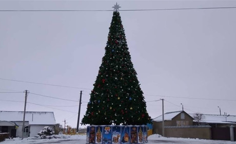 Новорічні свята у Старокостянтинові: головна локація — площа біля міської ялинки