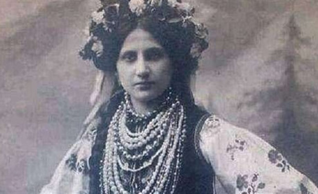 Коралі, дукачі, гердани. Які традиційні прикраси носили жінки Донеччини у ХІХ-ХХ століттях — фото