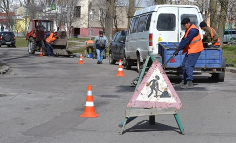 Чому обіцяний ямковий ремонт до Великодня в Южноукраїнську так і не виконали?