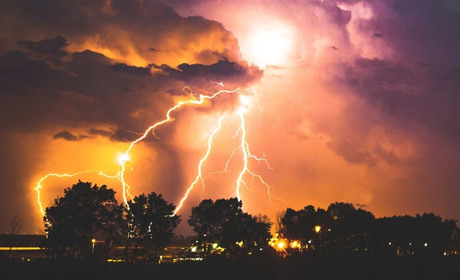 Грози, заморозки та шквали вітру: жителів Сарненщини попереджають про негоду