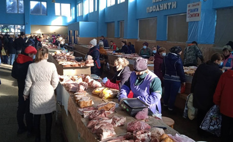 Сало і далі б’є цінові рекорди. Репортаж з базару