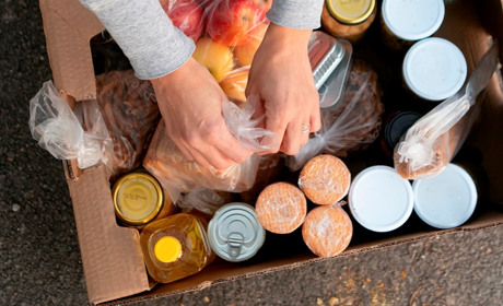 Первомайський виконком запрошує отримати продуктові набори від благодійного фонду