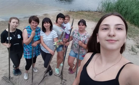 Як миколаївці впорядковують пляж на Самарі 
