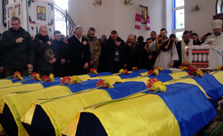 Прах 14 вояків УПА, убитих у 1944-му, відспівали. Їх перезахоронять на Меморіалі Пам’яті у Суховолі