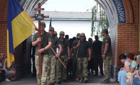 Громада Сміли прощалася із захисником Дубровою Андрієм