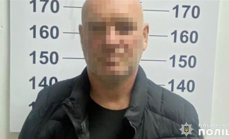 Убивчі ревнощі: поліцейські затримали чоловіка, який поранив 37-річному мешканця Старокостянтинова