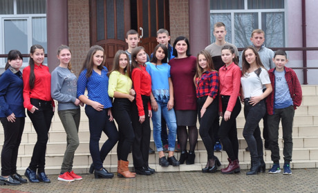 Не варто починати урок з перевірки завдань, краще обговорити з дітьми новий фільм