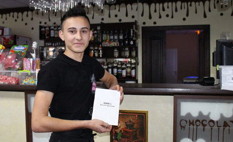 «Ді-джей —отстой. Вигнати». Які перли можна прочитати у книгах скарг в закладах Старокостянтинова