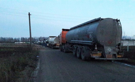 У Новограді не випускають із міста бензовози