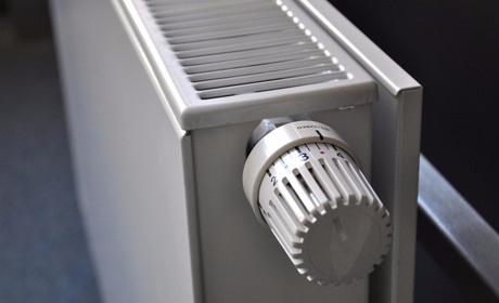 Куда обращаться, если прорвало трубы в квартире: номера для жителей микрорайона