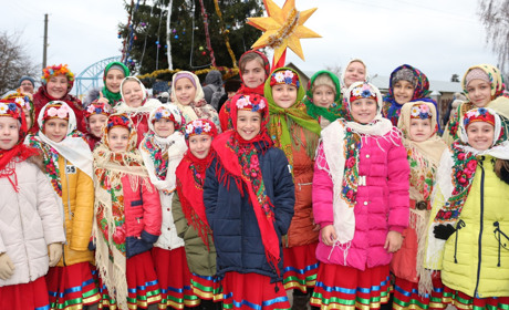 Фоторепортаж з відкриття головної ялинки міста