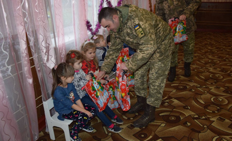 Святий Миколай у формі, або як наша 30-ка діток вітала