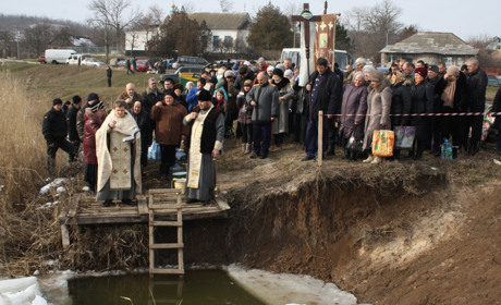 "За святой водой идут, как в магазин за деликатесом": мелитопольский священник о празднике Крещения