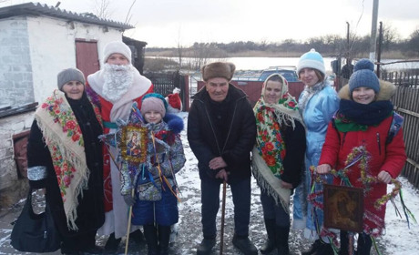 На святого Василя діти щедрівками вітали 92-річного ветерана війни Василя Коровіна