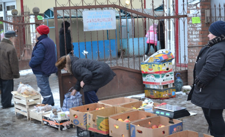 Торговці біля «Анастасії»: 50-100 зароблених гривень — то вже добре